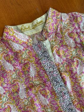 Robert Graham Silk Cap Sleeve Mandarin Collar Paisley Button Down Pleated Blouse